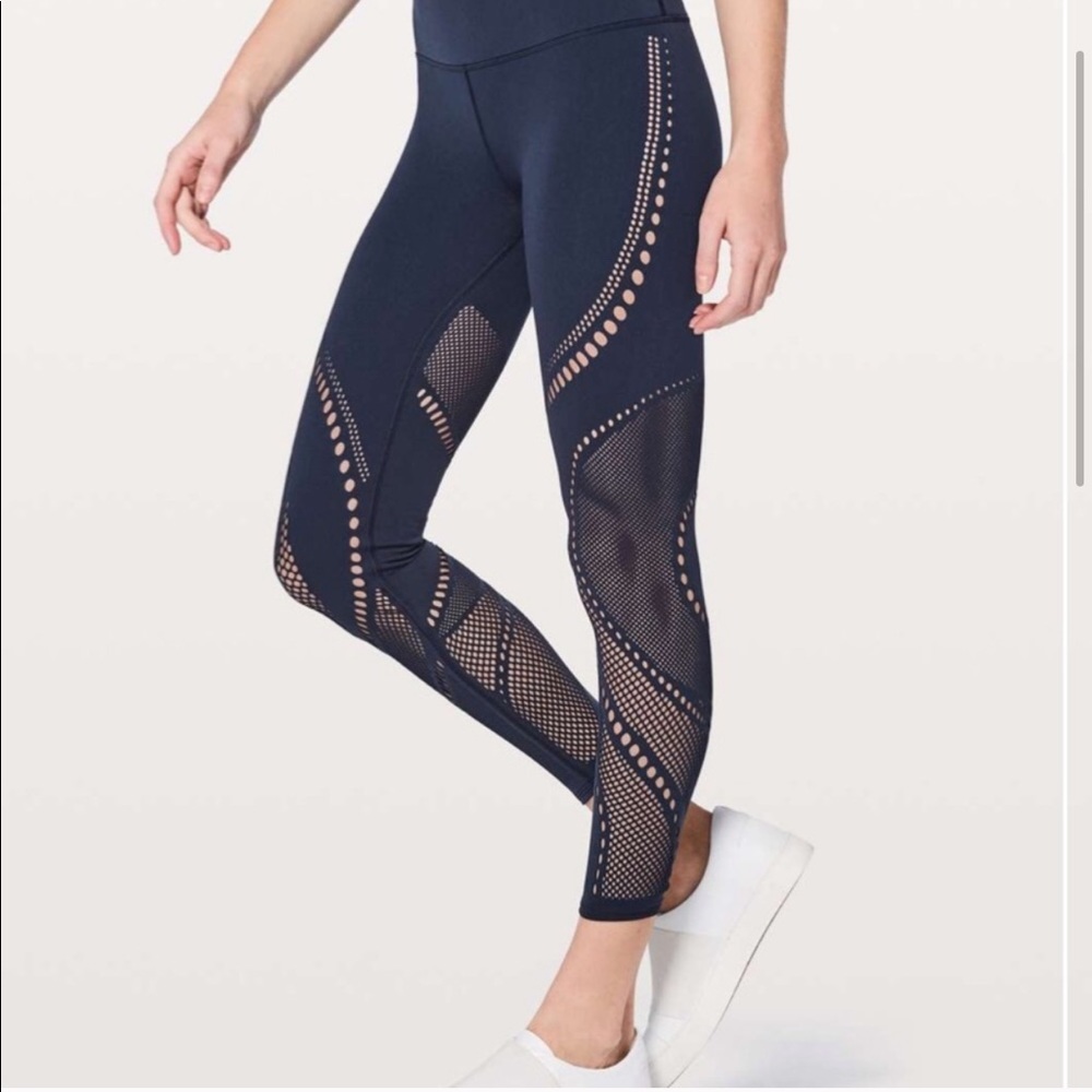 EUC Lululemon Precision REVEAL tight/pants *Navy 4
